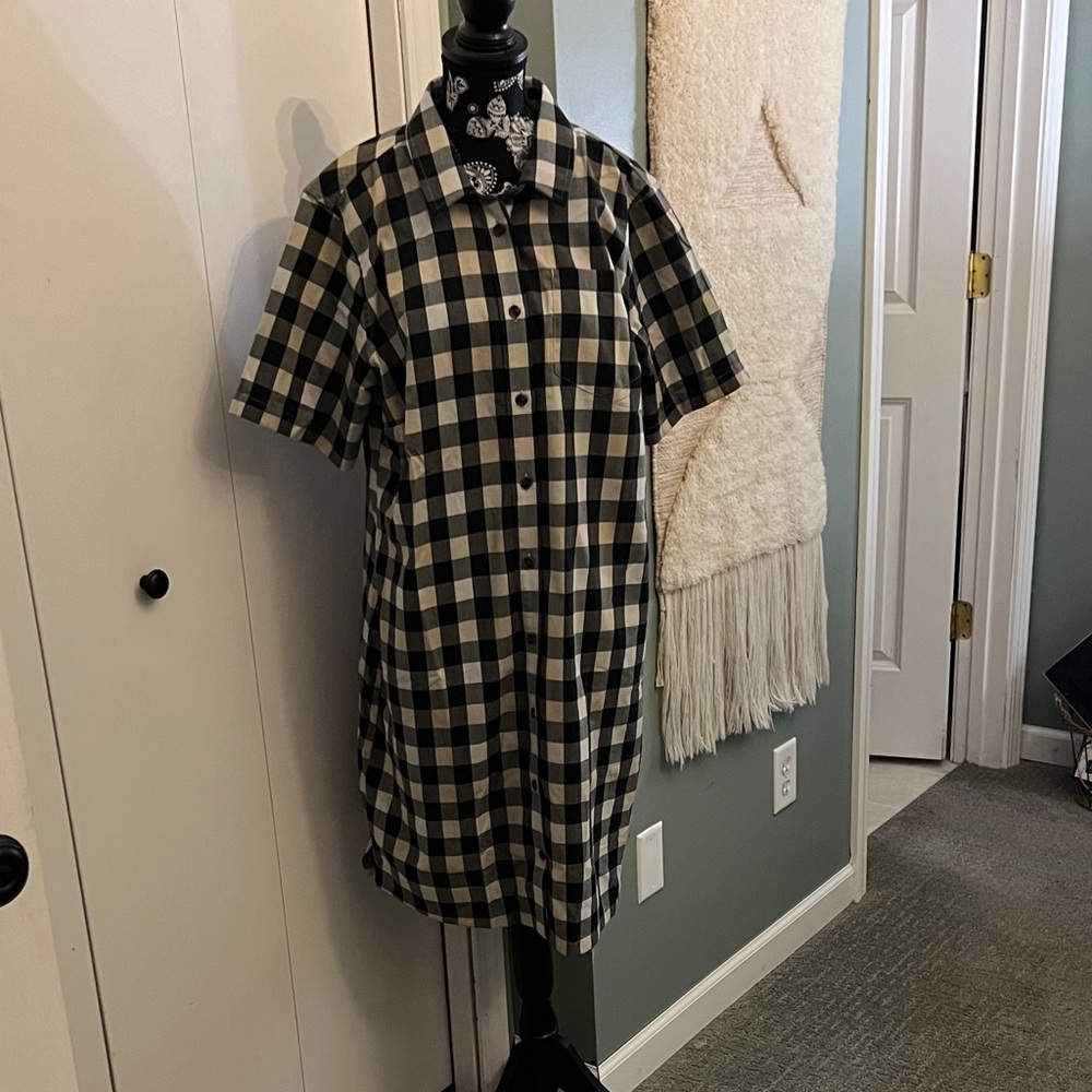 Chic Checkered Short Sleeve Dress NWOT